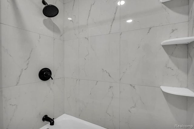 27407 Buckingham Street, Livonia, MI 48154