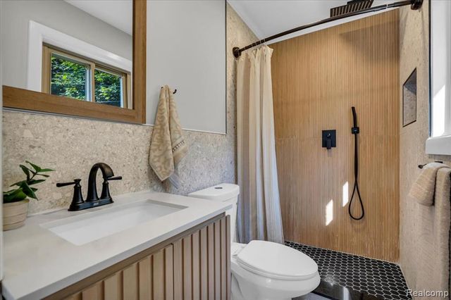 27407 Buckingham Street, Livonia, MI 48154