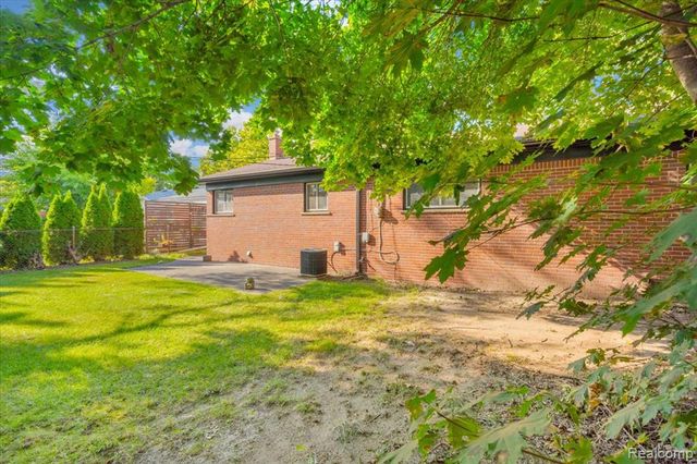 27407 Buckingham Street, Livonia, MI 48154