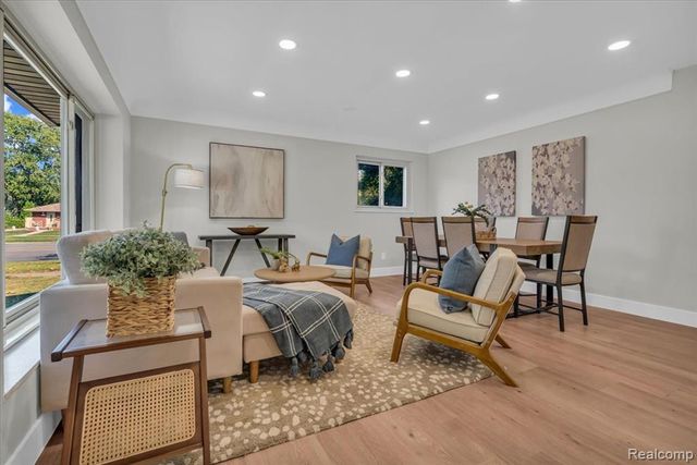 27407 Buckingham Street, Livonia, MI 48154