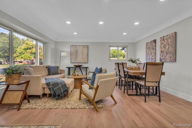 27407 Buckingham Street, Livonia, MI 48154