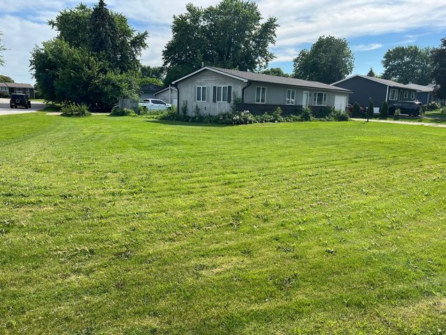 1 Shell Court, Oswego, IL 60543