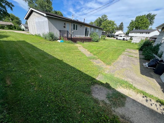 1 Shell Court, Oswego, IL 60543