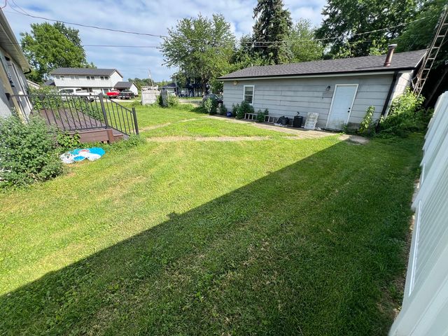 1 Shell Court, Oswego, IL 60543