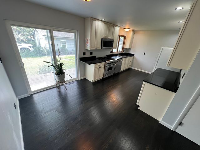 1 Shell Court, Oswego, IL 60543