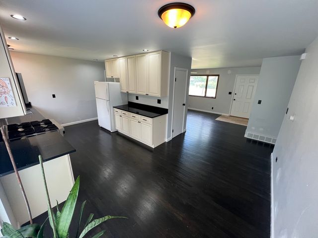 1 Shell Court, Oswego, IL 60543