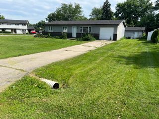 1 Shell Court, Oswego, IL 60543