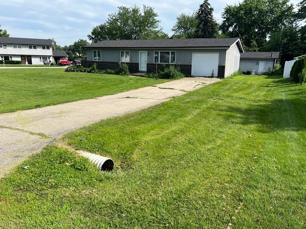 1 Shell Court, Oswego, IL 60543