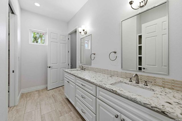 103 William Tobin, Blanco, TX 78606