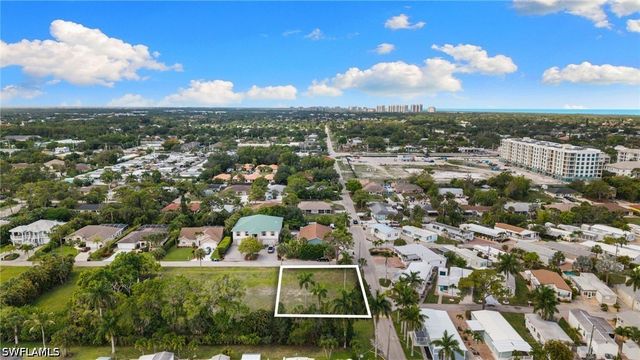 27801 Meadowlark LN, Bonita Springs, FL 34134