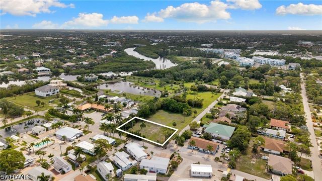 27801 Meadowlark LN, Bonita Springs, FL 34134