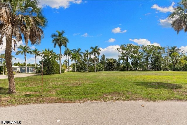 27801 Meadowlark LN, Bonita Springs, FL 34134