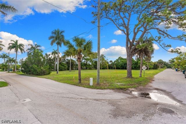 27801 Meadowlark LN, Bonita Springs, FL 34134
