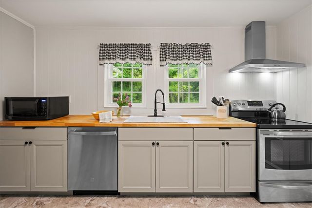 174 Holliday Road, Six Mile, SC 29682