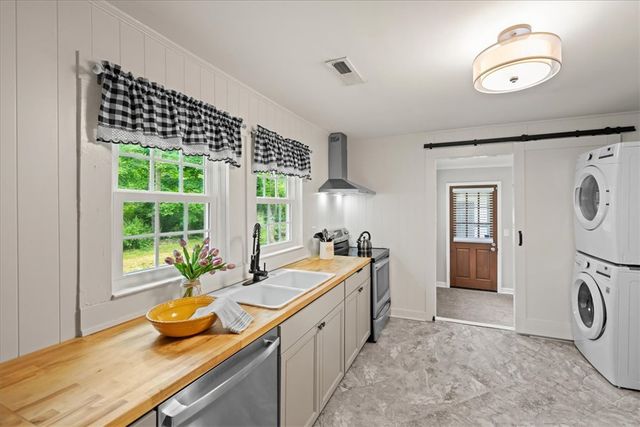 174 Holliday Road, Six Mile, SC 29682