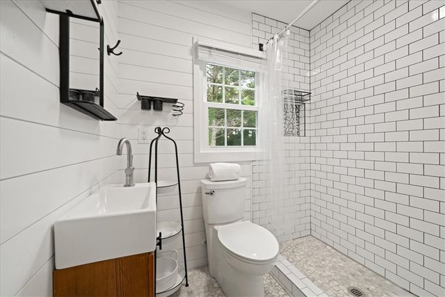 174 Holliday Road, Six Mile, SC 29682