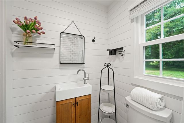 174 Holliday Road, Six Mile, SC 29682