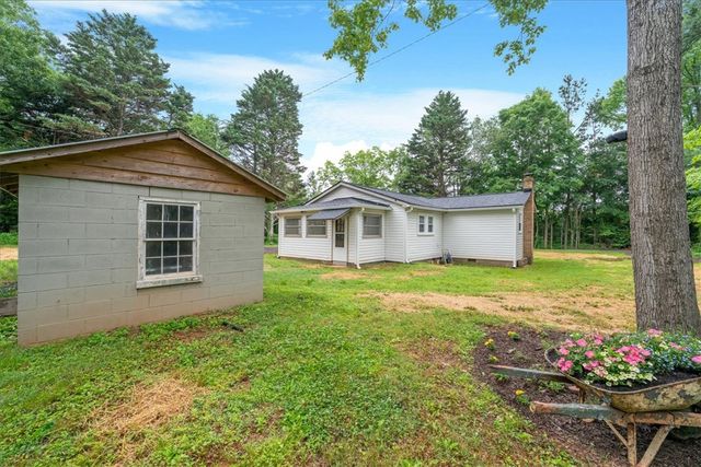 174 Holliday Road, Six Mile, SC 29682