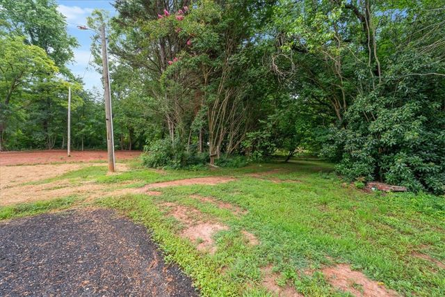 174 Holliday Road, Six Mile, SC 29682