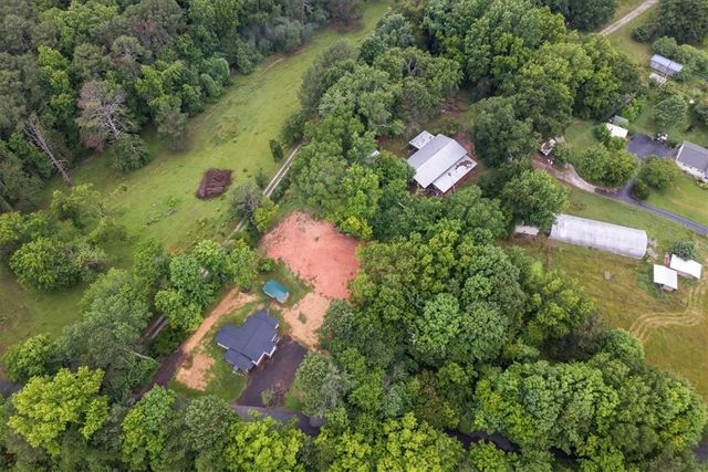 174 Holliday Road, Six Mile, SC 29682
