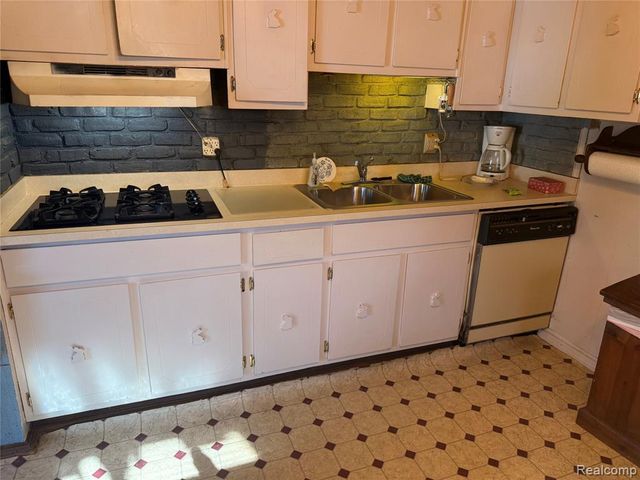 33328 Cheryl Street, Clinton Township, MI 48035