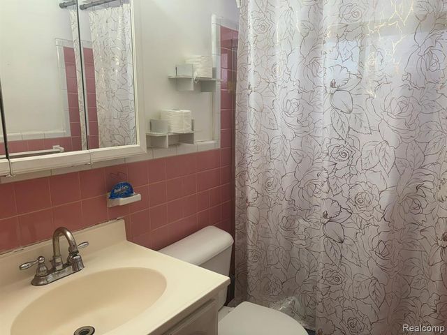 8847 Woodbine, Redford, MI 48239