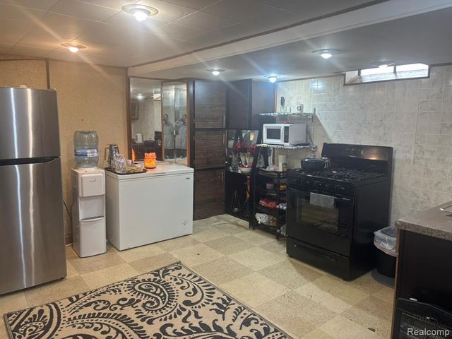 8847 Woodbine, Redford, MI 48239