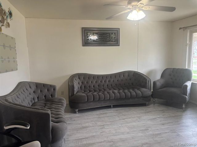 8847 Woodbine, Redford, MI 48239