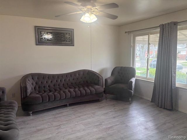 8847 Woodbine, Redford, MI 48239