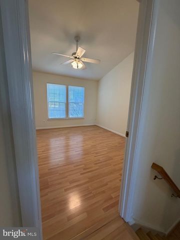 9068 FALCON GLEN CT, Bristow, VA 20136