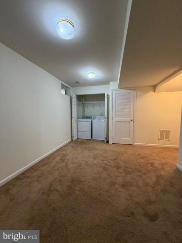 9068 FALCON GLEN CT, Bristow, VA 20136