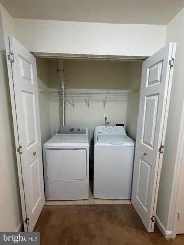 9068 FALCON GLEN CT, Bristow, VA 20136