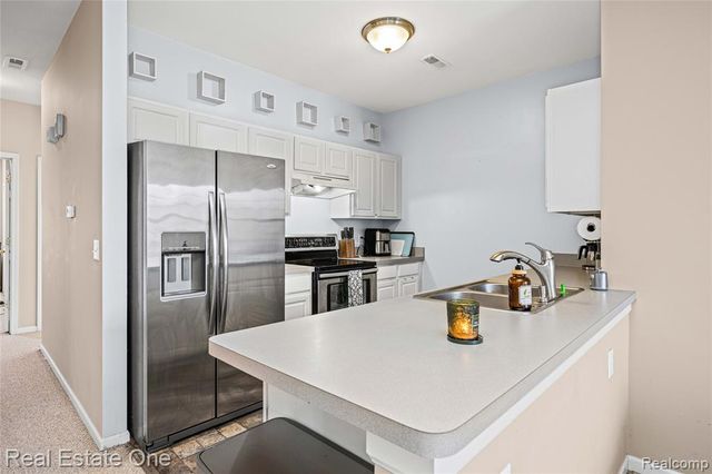 40442 Bay Harbor Lane, Canton, MI 48188