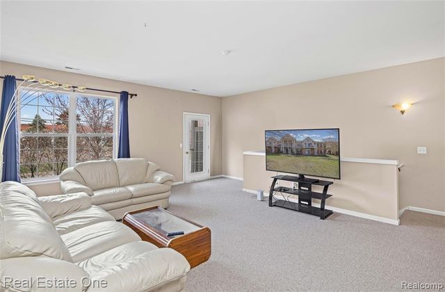 40442 Bay Harbor Lane, Canton, MI 48188