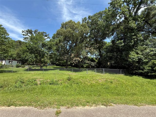 lot 4 Honeysuckle Lane, Magnolia, TX 77354