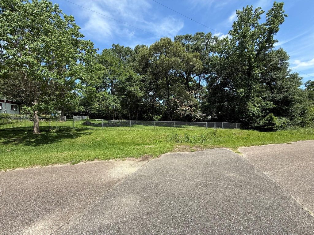 lot 4 Honeysuckle Lane, Magnolia, TX 77354