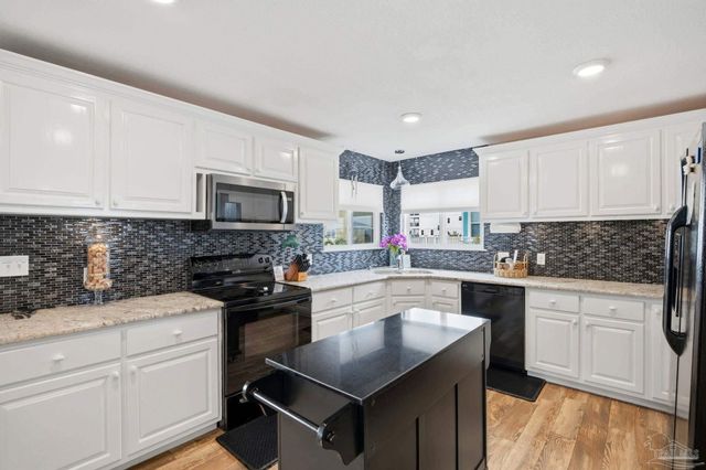 7877 White Sands Blvd, Navarre Beach, FL 32566