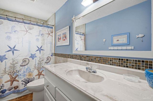 7877 White Sands Blvd, Navarre Beach, FL 32566