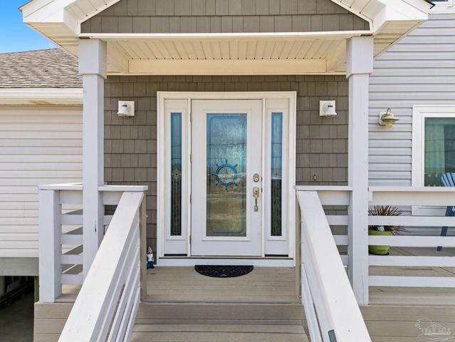 7877 White Sands Blvd, Navarre Beach, FL 32566