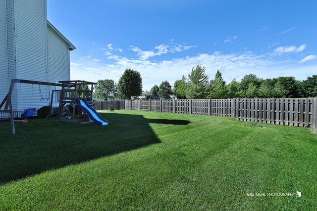 60 Arden Lane, Round Lake, IL 60073