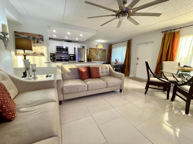 3200 Springdale Boulevard 107, Palm Springs, FL 33461