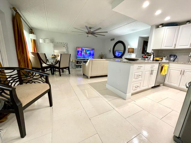 3200 Springdale Boulevard 107, Palm Springs, FL 33461