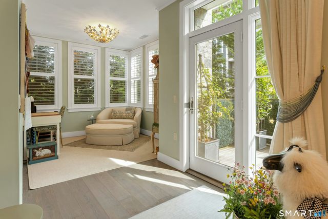 160 Park Street 102, New Canaan, CT 06840