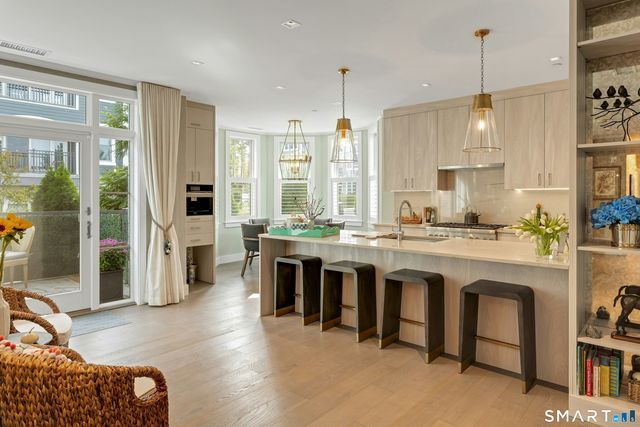 160 Park Street 102, New Canaan, CT 06840