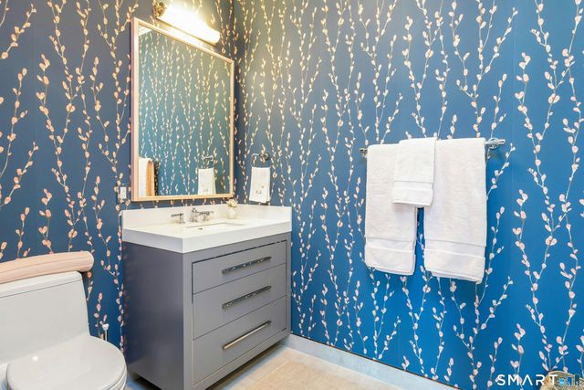 160 Park Street 102, New Canaan, CT 06840