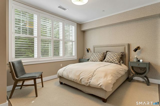 160 Park Street 102, New Canaan, CT 06840