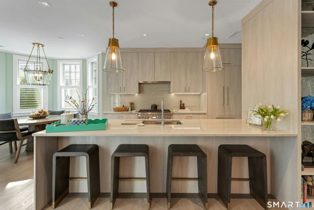 160 Park Street 102, New Canaan, CT 06840