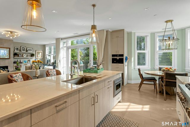 160 Park Street 102, New Canaan, CT 06840