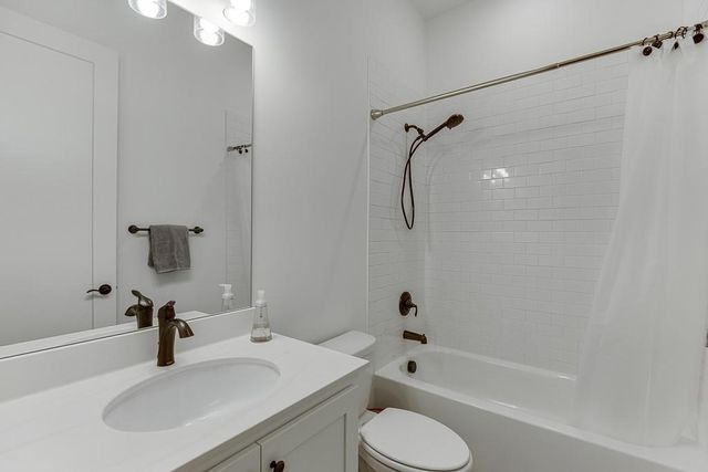 6996 River Rock Drive, Flowery Branch, GA 30542