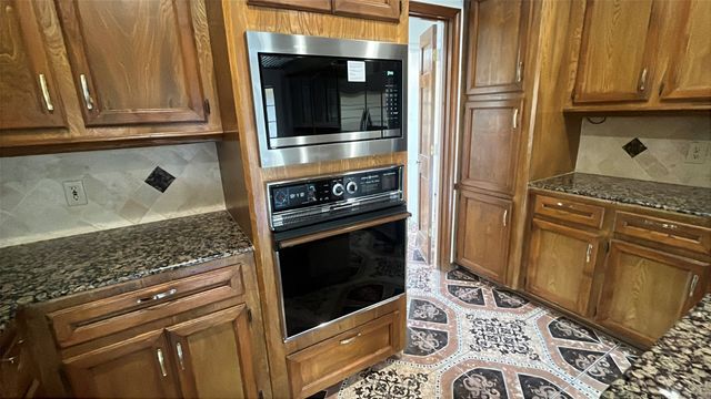 705 Bent Creek Drive, Desoto, TX 75115